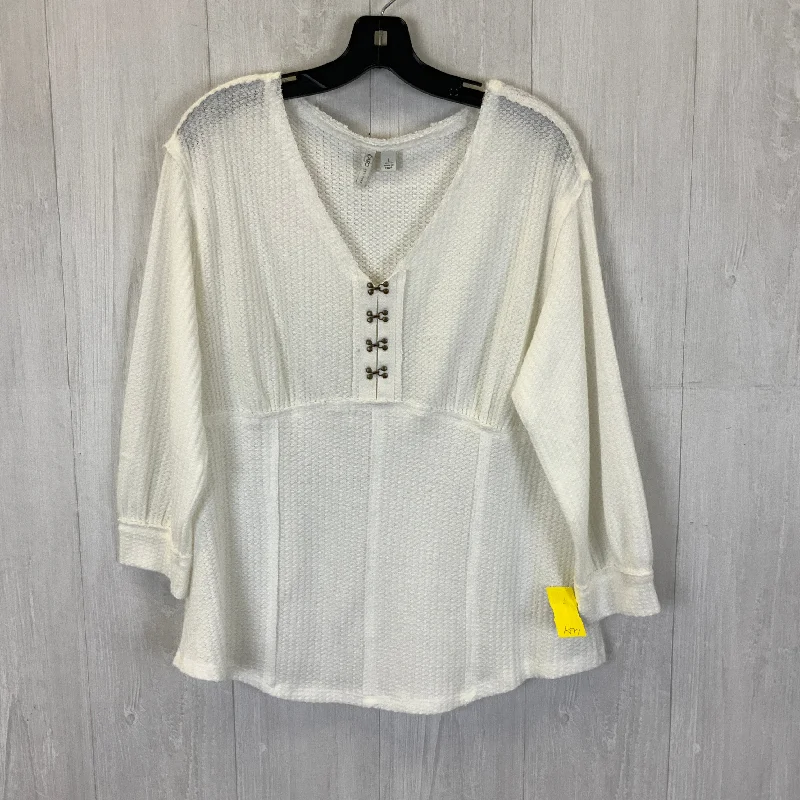 Top Long Sleeve By Cato In White, Size: L