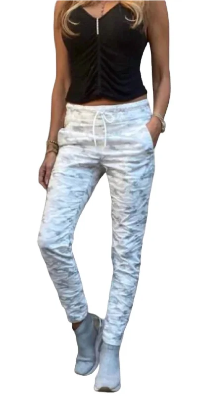 Shely Jogger Pants In White Camo